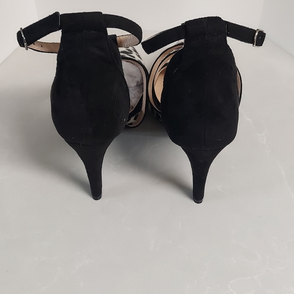 White Snow Leopard Heels 👠 - Picture 2 of 16